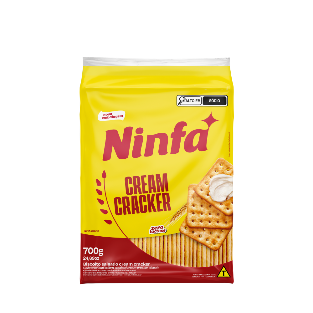 Embalagem de biscoito cream cracker de 700g em pé, com rótulo amarelo e detalhes vermelhos.