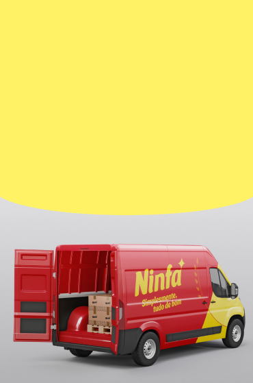 Van vermelha de transporte de produtos Ninfa com porta traseira aberta.