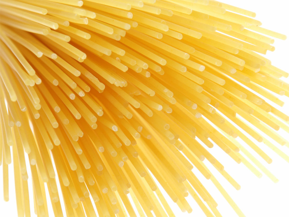 Imagem de massa crua de espaguete granoduro.